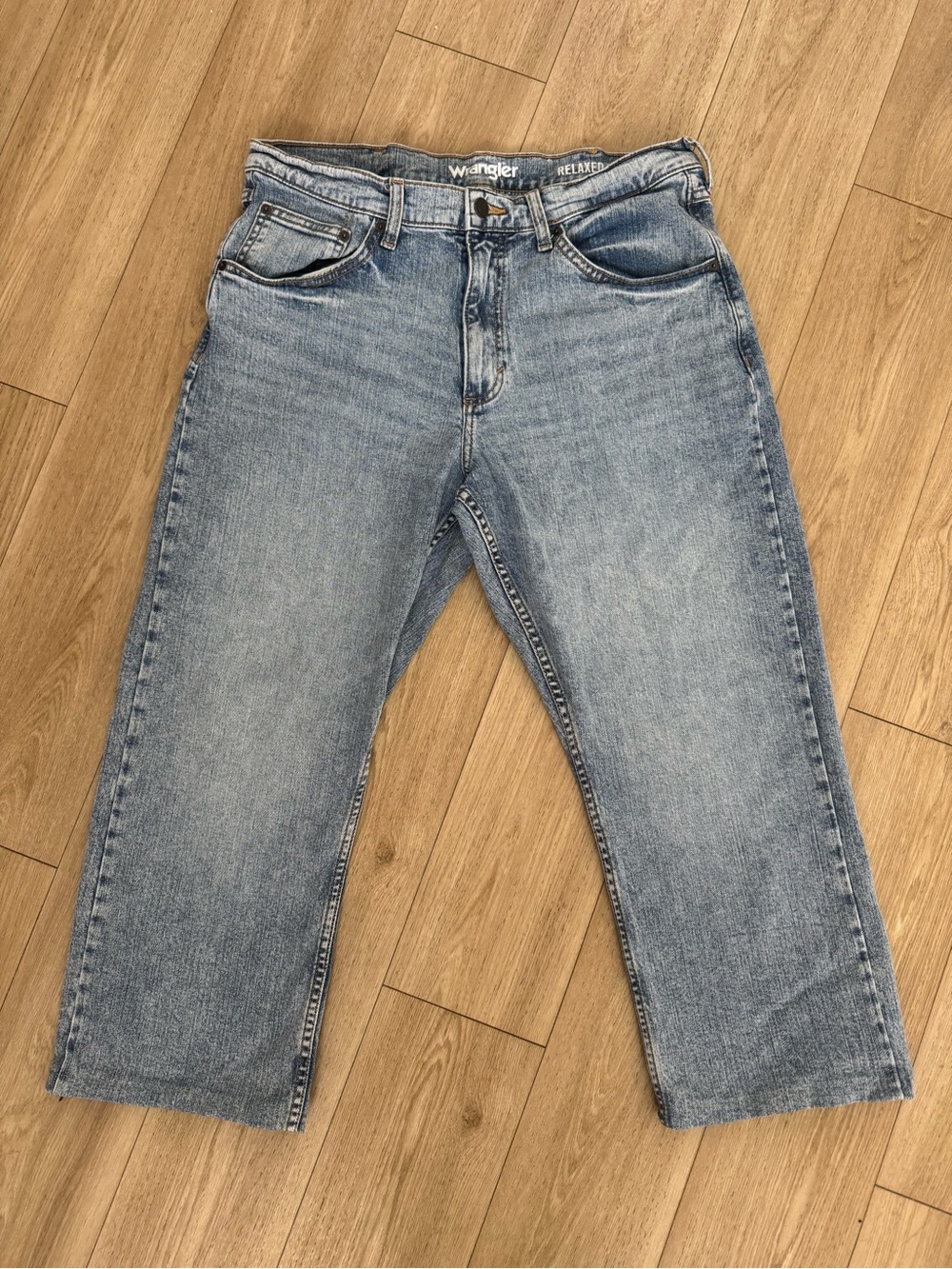 Wrangler Men's Denim Relaxed Jeans in Light Blue Wash
